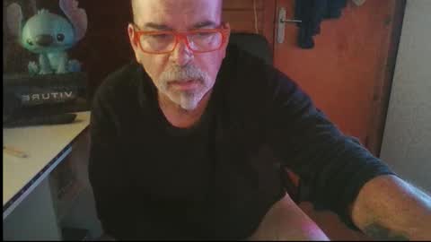 Snapshot of vuda77 chatting on 5, 10, 2025 oscar online show from 5, 10, 2025