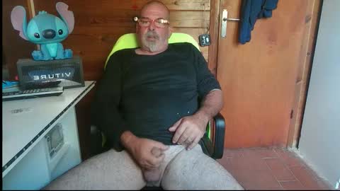 Snapshot of vuda77 chatting on 26, 10, 2025 oscar online show from 26, 10, 2025