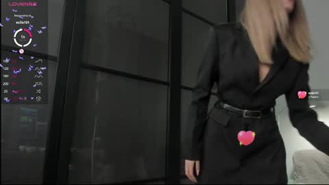 Nicole  Johny online show from 12, 3, 2025