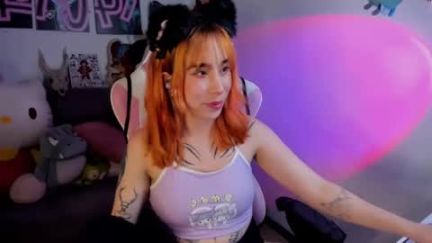 Snapshot of waifu_aika chatting on 1, 2, 2025 AIKA online show from 1, 2, 2025
