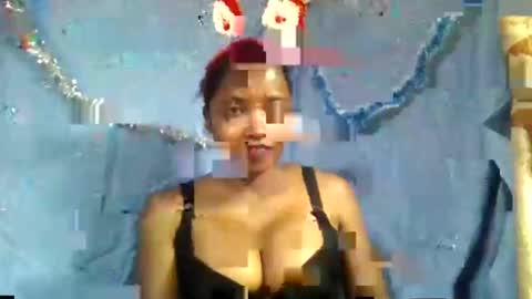 Snapshot of wasselline69 chatting on 18, 12, 2025 wasselline69 online show from 18, 12, 2025