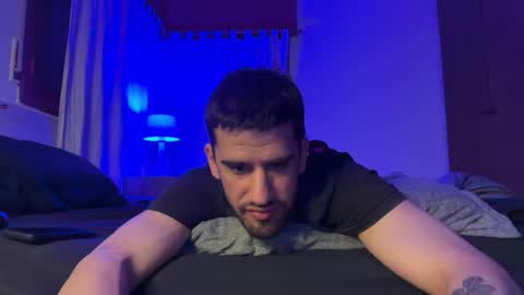 Snapshot of wat___sapbody chatting on 21, 10, 2025 wearetwo online show from 21, 10, 2025