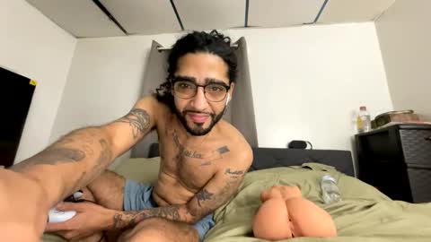 Snapshot of webthrow chatting on 24, 10, 2025 ShootingWebs online show from 24, 10, 2025