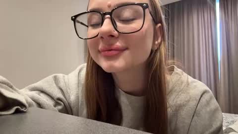 Snapshot of wendolynconverse chatting on 9, 3, 2026 emilia online show from 9, 3, 2026