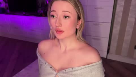 Snapshot of wendy_amber chatting on 3, 2, 2025 Daisy online show from 3, 2, 2025