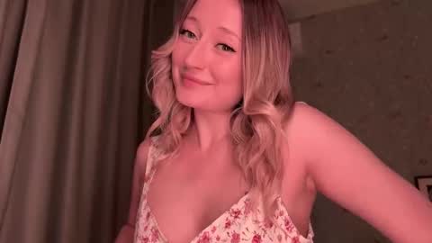 Snapshot of wendy_amber chatting on 1, 10, 2025 Daisy online show from 1, 10, 2025