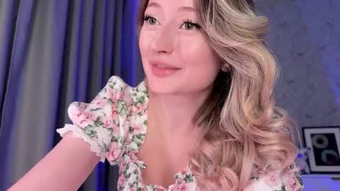 Snapshot of wendy_amber chatting on 20, 10, 2025 Daisy online show from 20, 10, 2025