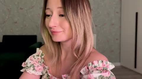 Snapshot of wendy_amber chatting on 7, 11, 2025 Daisy online show from 7, 11, 2025