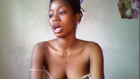 Snapshot of wet_pussy200 chatting on 27, 10, 2025 Bella online show from 27, 10, 2025