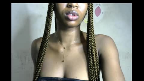 Snapshot of wet_pussy200 chatting on 18, 11, 2025 Bella online show from 18, 11, 2025