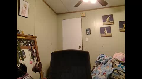 Snapshot of wetbunny25 chatting on 4, 12, 2025 wetbunny25 online show from 4, 12, 2025