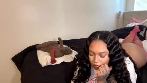 Snapshot of wetcreamerr chatting on 3, 11, 2025 SheSquirts online show from 3, 11, 2025