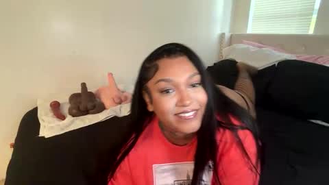 Snapshot of wetcreamerr chatting on 4, 12, 2025 SheSquirts online show from 4, 12, 2025