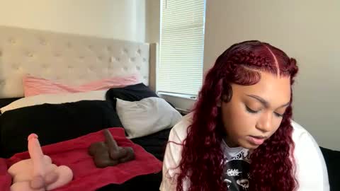 Snapshot of wetcreamerr chatting on 13, 12, 2025 SheSquirts online show from 13, 12, 2025