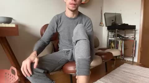 Snapshot of whatthefoot chatting on 18, 12, 2025 whatthefoot online show from 18, 12, 2025