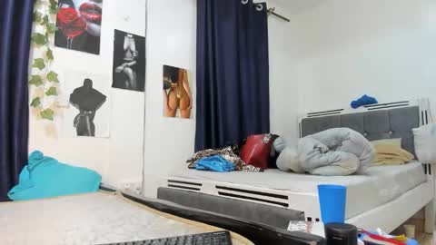 Snapshot of whinebbyy chatting on 20, 11, 2025 whinebby online show from 20, 11, 2025