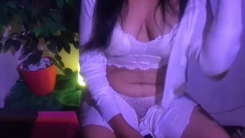 Snapshot of whisperingfire chatting on 28, 10, 2025 Mel online show from 28, 10, 2025