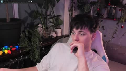 Snapshot of whiteegrimm chatting on 25, 12, 2024 Gus online show from 25, 12, 2024