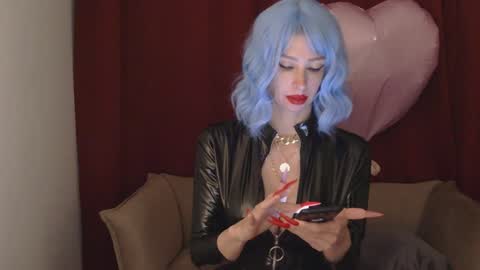 White Queen online show from 26, 1, 2025