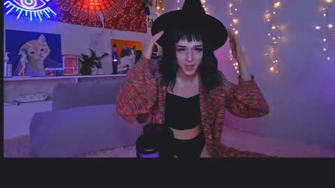 Snapshot of whoalexxa chatting on 6, 11, 2025 Alexa online show from 6, 11, 2025