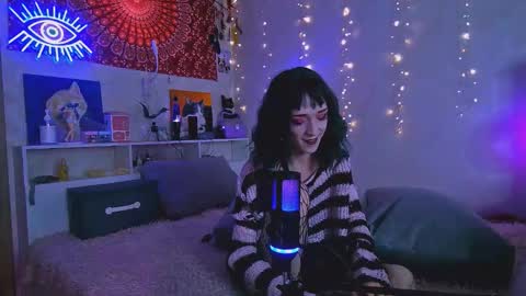 Snapshot of whoalexxa chatting on 7, 11, 2025 Alexa online show from 7, 11, 2025