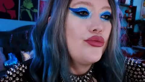 Laura  online show from 29, 12, 2024