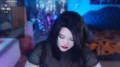 Laura  online show from 25, 1, 2025