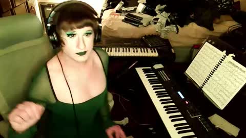 Snapshot of wienerlady chatting on 18, 12, 2025 Countess of Hotdogs online show from 18, 12, 2025