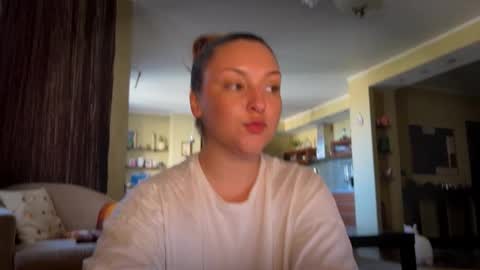 Snapshot of wievin chatting on 10, 9, 2025 VI online show from 10, 9, 2025