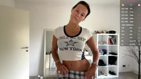 Snapshot of wildahankin chatting on 26, 9, 2025 Mia online show from 26, 9, 2025