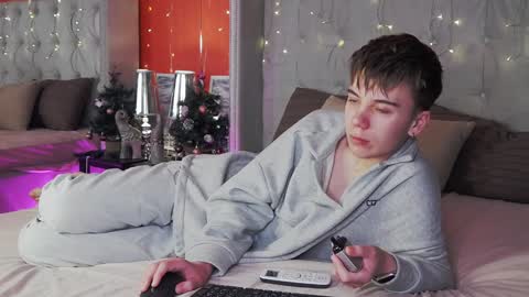 Snapshot of william_ross chatting on 24, 12, 2024 will online show from 24, 12, 2024