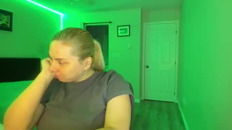 Snapshot of winter_miracle chatting on 12, 11, 2025 Winter Miracle online show from 12, 11, 2025