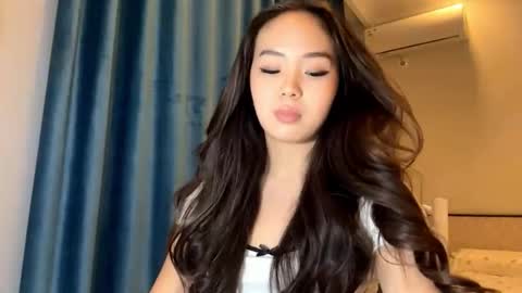 Snapshot of winterluchini chatting on 28, 11, 2025 Amina online show from 28, 11, 2025