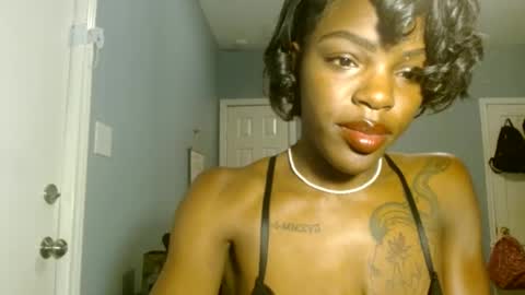 Snapshot of wishhwashy22 chatting on 8, 12, 2024 Chanel online show from 8, 12, 2024