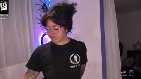     Luna Violeta  A r t i s t  online show from 4, 1, 2025