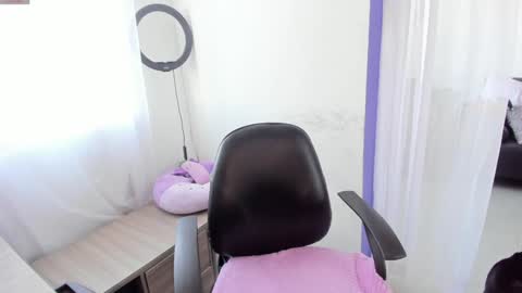     Luna Violeta  A r t i s t  online show from 29, 1, 2025