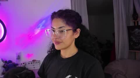     Luna Violeta  A r t i s t  online show from 19, 2, 2025