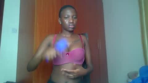 Snapshot of wizzia_khalifa chatting on 6, 2, 2025 girlie o online show from 6, 2, 2025