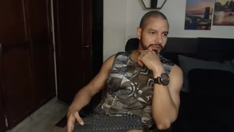 Magnus Dark independent model online show from 8, 1, 2025