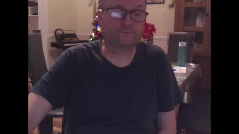 Snapshot of wobble444 chatting on 16, 12, 2025 wobble444 online show from 16, 12, 2025