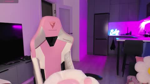 Emi online show from 5, 11, 2025