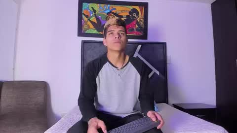 Snapshot of wyatt_2 chatting on 8, 10, 2025 wyatt online show from 8, 10, 2025