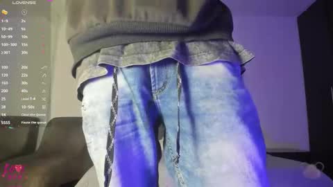 Snapshot of wyatt_2 chatting on 6, 11, 2025 wyatt online show from 6, 11, 2025