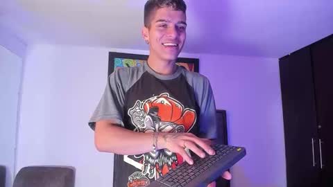 Snapshot of wyatt_2 chatting on 8, 11, 2025 wyatt online show from 8, 11, 2025