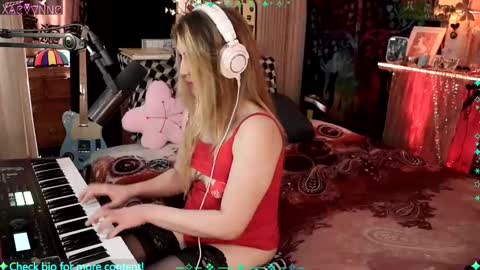 Snapshot of xaevynne chatting on 15, 2, 2025 Xaevynne Sometimes Milla Milla The Cute as a Buttom Brunette online show from 15, 2, 2025