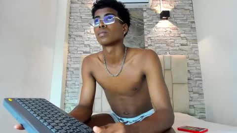 Snapshot of xavi_lee chatting on 29, 11, 2025 XAVI online show from 29, 11, 2025