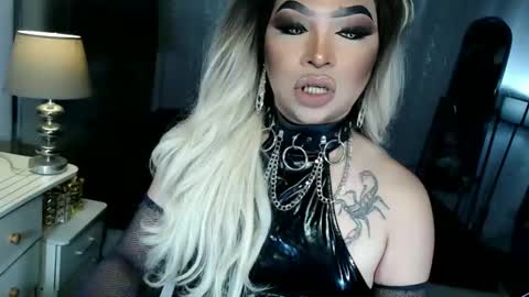 Snapshot of xdirtyflirtyx chatting on 8, 10, 2025 Zhavia online show from 8, 10, 2025