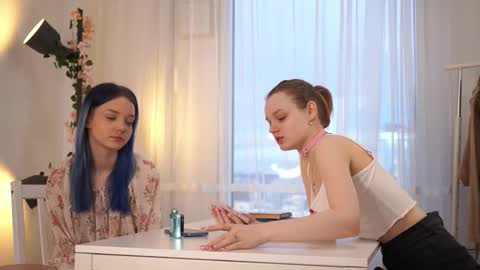 Luna and Lina online show from 8, 11, 2025