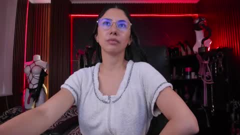 Snapshot of xiaqueen chatting on 27, 10, 2025 XiaQueen I M online show from 27, 10, 2025