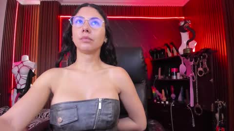 Snapshot of xiaqueen chatting on 28, 10, 2025 XiaQueen I M online show from 28, 10, 2025